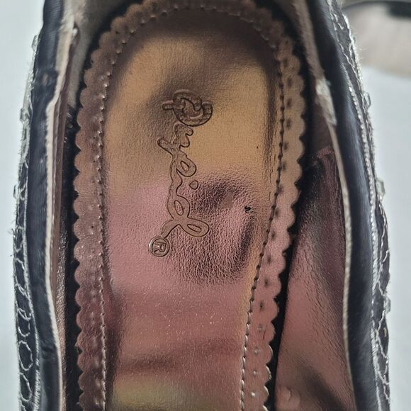 Qupid Elegant Black and Silver Embroidered Wedge Shoes - Picture 6 of 12